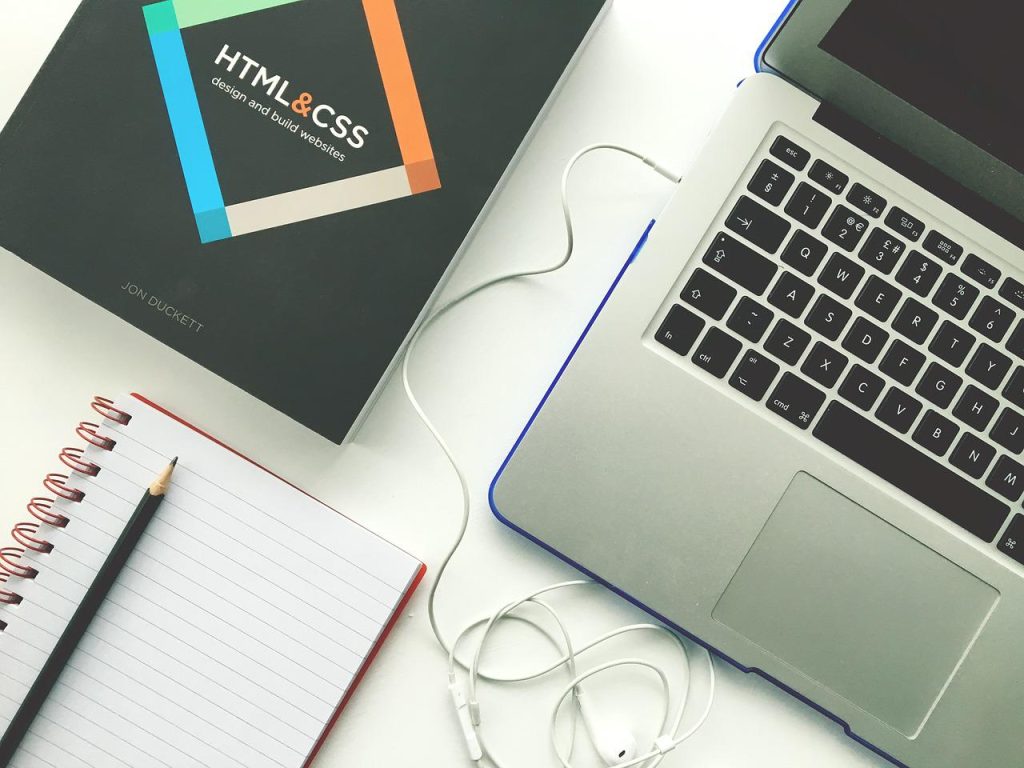 Site internet pour un professionnel de l'aide à domicile : pourquoi passer par une agence web ?