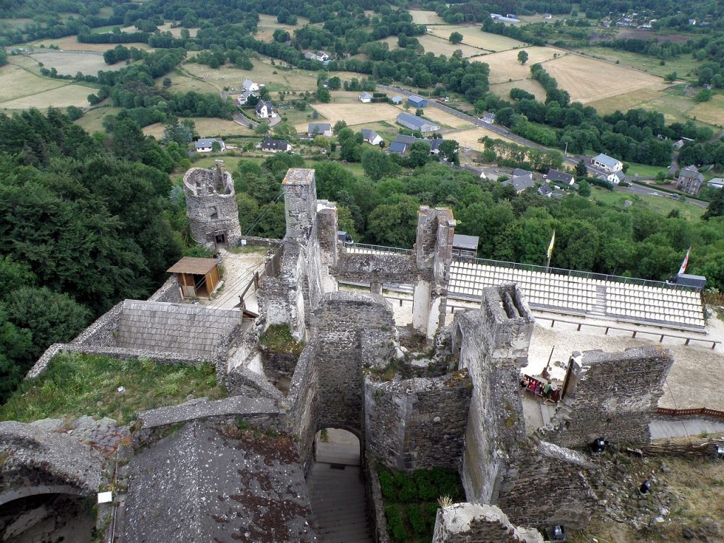 châteaux en Auvergne