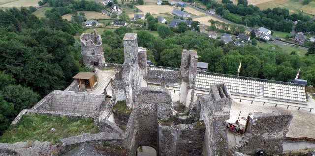 châteaux en Auvergne