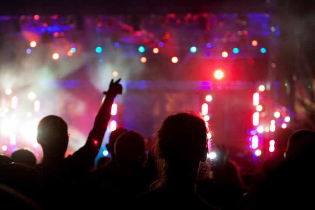 9 conseils pour vous aider à organiser la soirée de réveillon parfaite dans votre entreprise