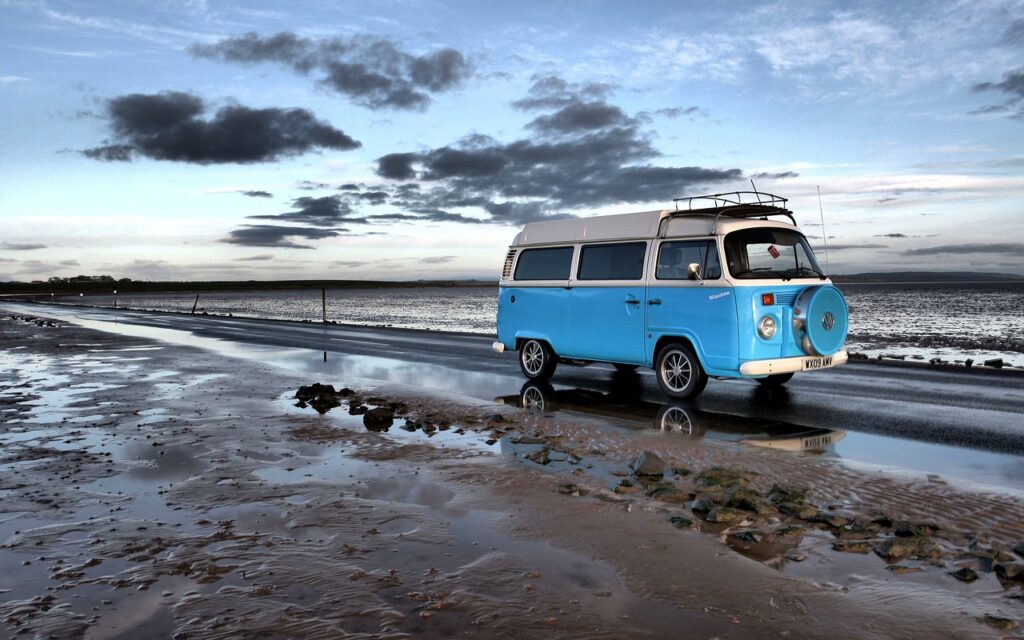découvrez la liberté de voyager avec un campervan ! explorez des paysages époustouflants, profitez d'un confort moderne et transformez chaque trajet en une aventure inoubliable. idéal pour les amoureux de la nature et les aventuriers, plongez dans l'univers des road trips en toute autonomie.