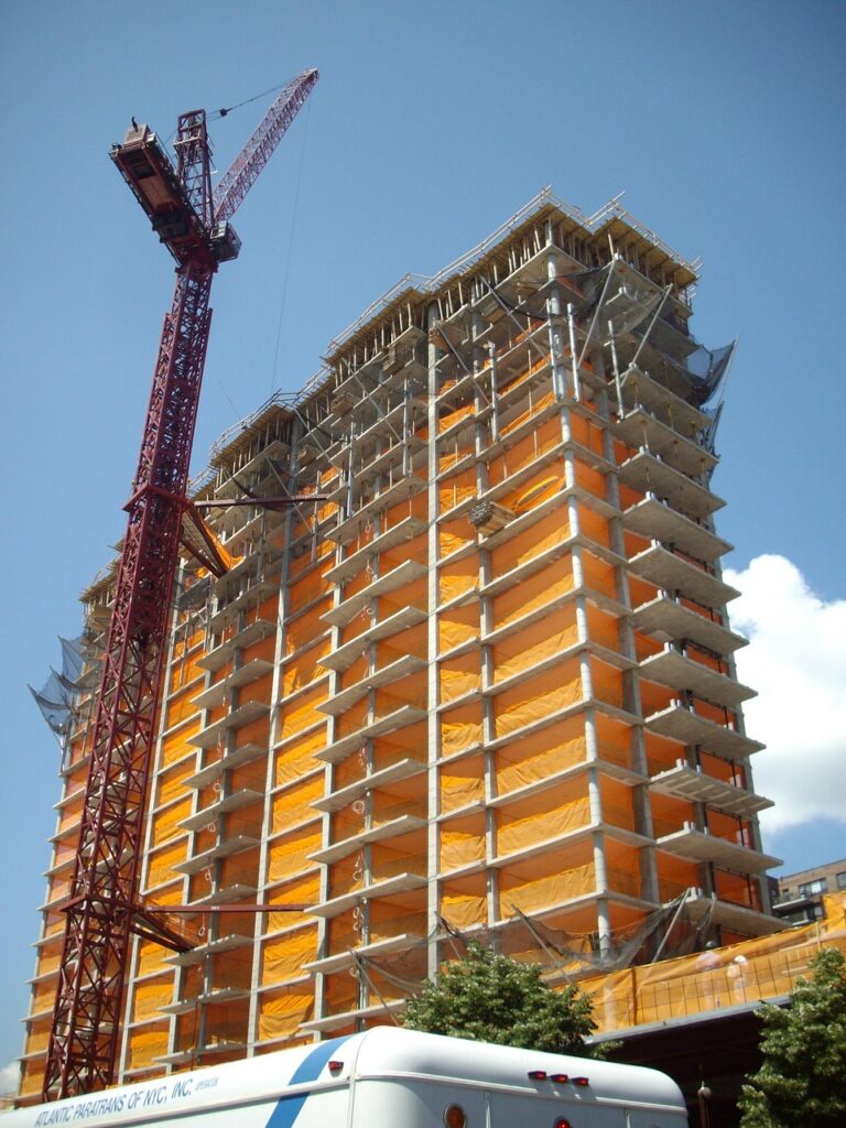 découvrez nos grues mobiles performantes, idéales pour vos travaux de levage en toute sécurité et efficacité sur chantier.