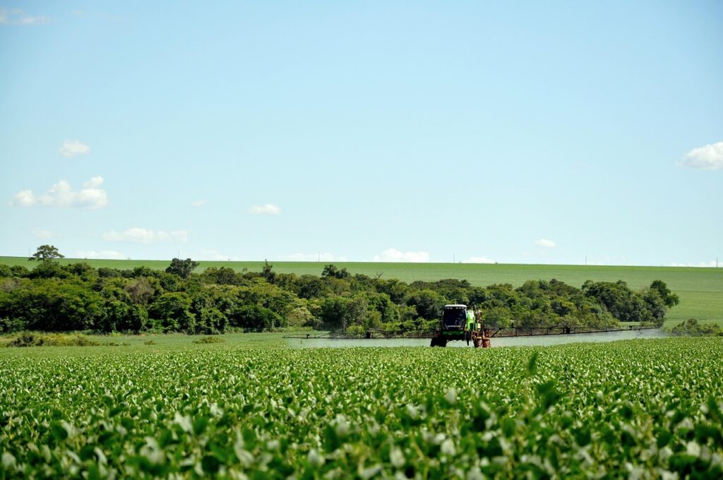 découvrez les tracteurs autonomes, une innovation révolutionnaire qui optimise l'agriculture grâce à la technologie avancée pour un travail plus efficace et durable.