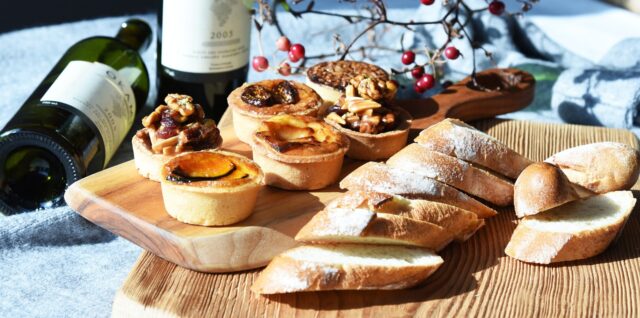 découvrez l'harmonie parfaite entre pain artisanal et vin raffiné dans notre sélection exclusive, pour des moments gourmands inoubliables.
