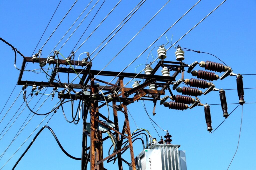 évaluation des réseaux électriques : analyse complète de la performance, fiabilité et sécurité des infrastructures électriques pour optimiser leur fonctionnement.