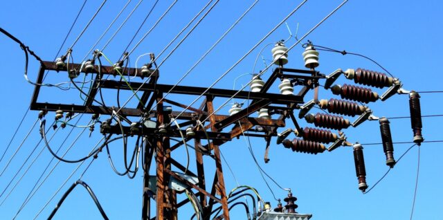 évaluation des réseaux électriques : analyse complète de la performance, fiabilité et sécurité des infrastructures électriques pour optimiser leur fonctionnement.