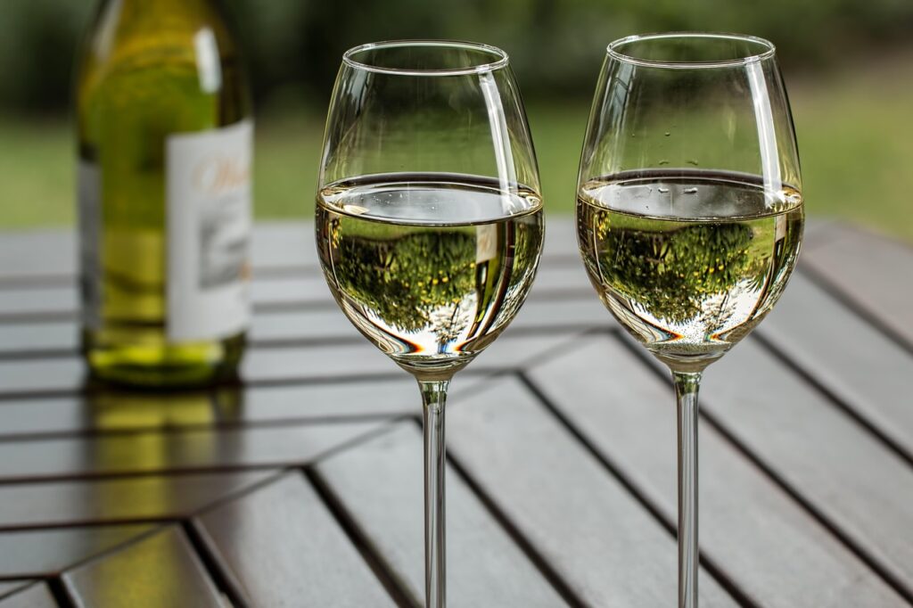 découvrez l'art d'associer les mets et les vins pour sublimer chaque repas grâce à nos conseils experts de food and wine pairing.
