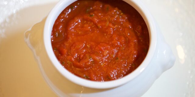 découvrez les sauces mères, les bases incontournables de la cuisine classique française pour sublimer vos plats.