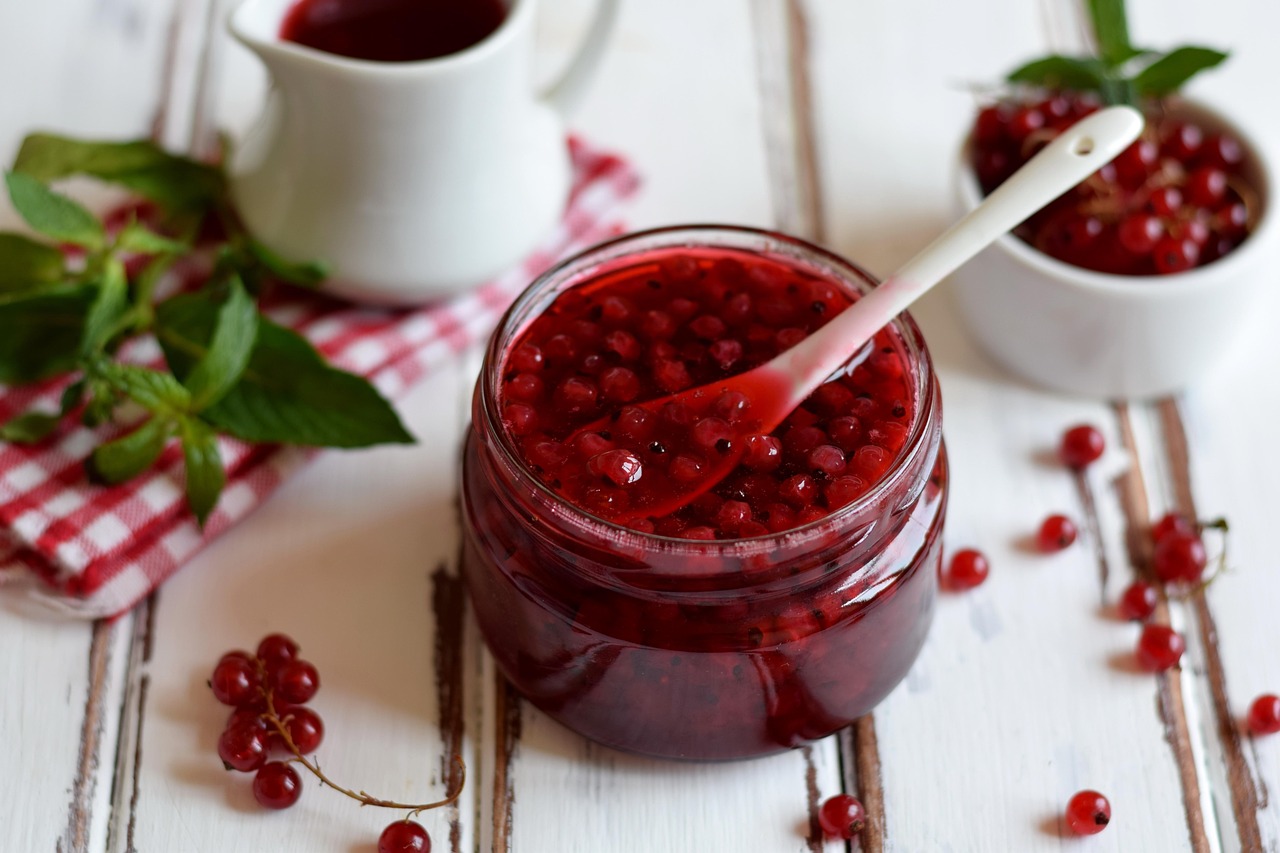 découvrez notre délicieuse confiture de cassis, préparée avec des fruits frais pour un goût intense et naturel. parfaite pour vos petits-déjeuners et desserts.