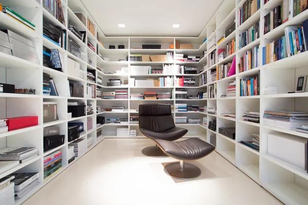 Agencement de bibliothèque : 5 astuces pour optimiser et sublimer votre espace