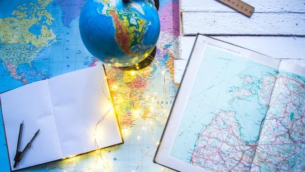 Déco voyage : utiliser une vieille carte routière pour customiser son intérieur