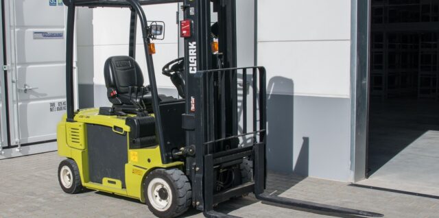 louez un chariot élévateur adapté à vos besoins : découvrez des solutions flexibles, fiables et économiques pour vos chantiers et opérations logistiques.