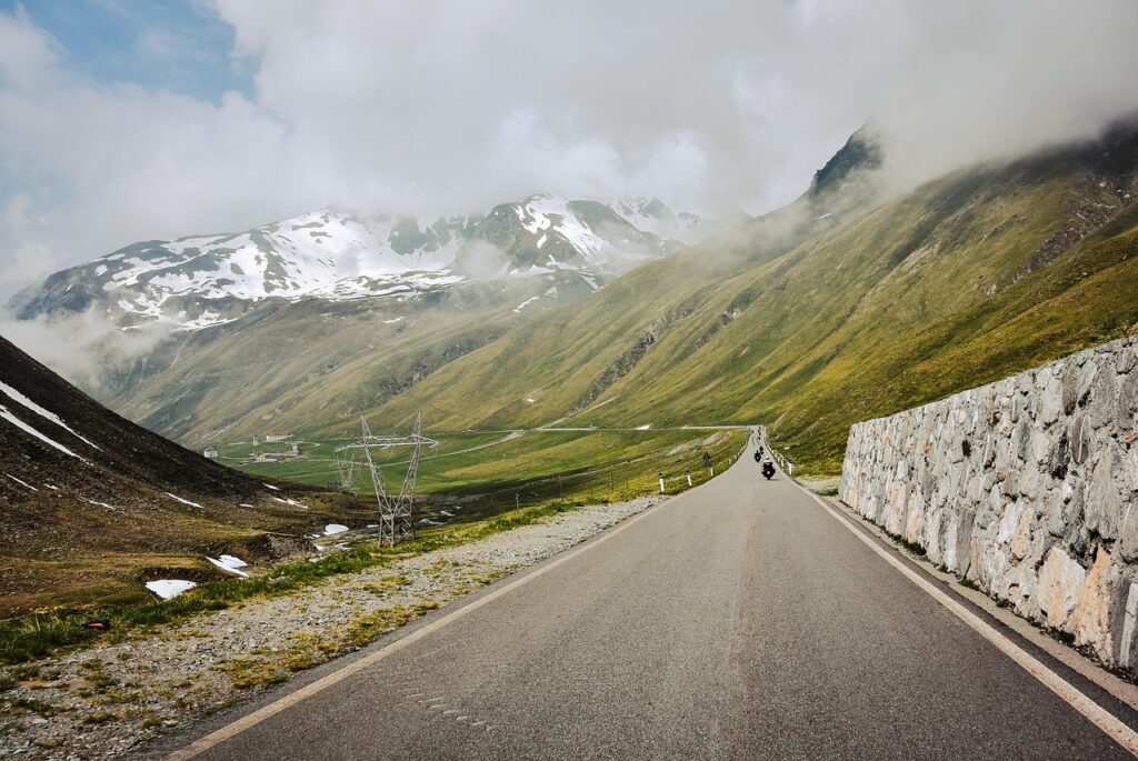 découvrez nos conseils pour organiser un road trip avec des enfants : itinéraire, activités, pauses et astuces pour voyager sereinement en famille.